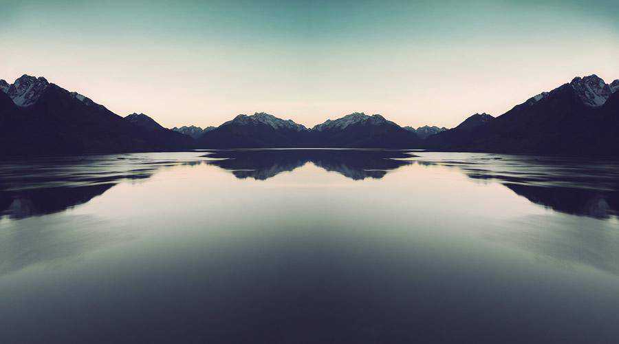 Crystal Clear Lake Mountains minimal minimalistic desktop wallpaper hd 4k high-resolution
